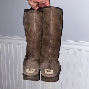 Brown Uggs size 11